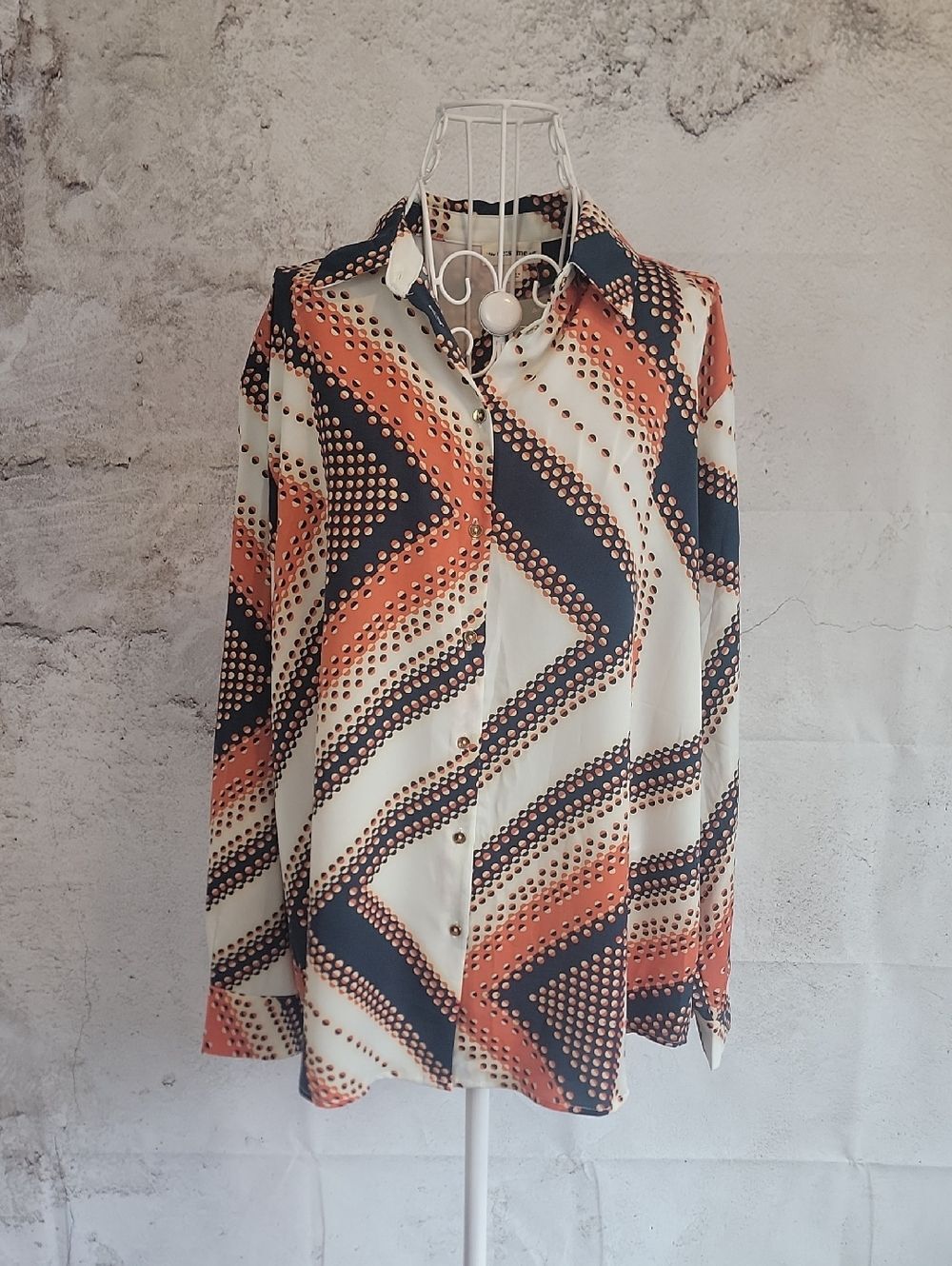 eesome Cream Button-Up Blouse with Rust and Black Chevron Dot Pattern Size L